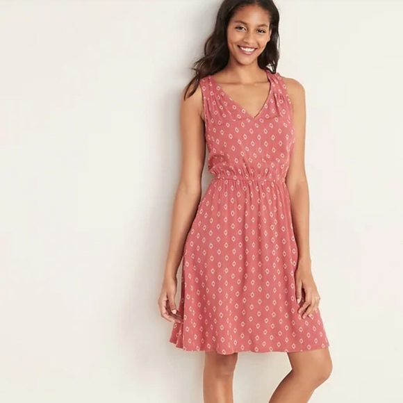 Old Navy Dresses & Skirts - Old Navy Sleeveless Waist Defined V Neck Dress
